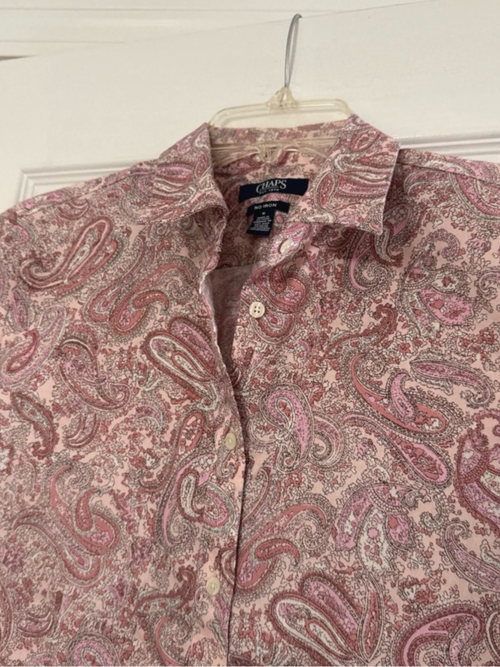 Chaps no iron pink and cream paisley button-down shirt. Size US M. - Picture 4 of 9